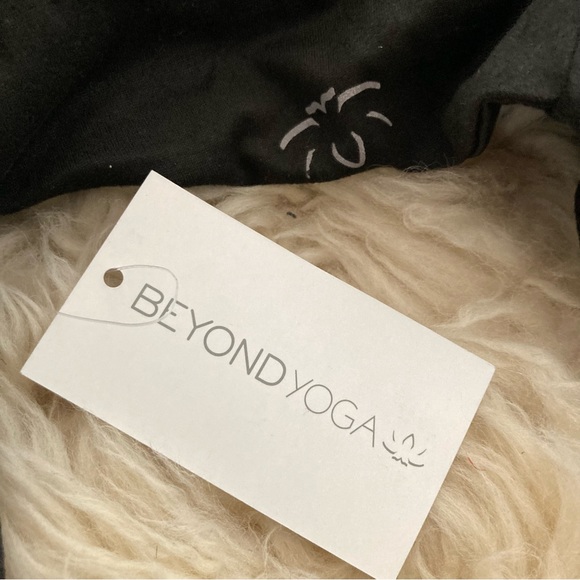 Beyond Yoga Hidden Pocket Infinity Loop Circle Wrap Scarf New with tag. - Picture 5 of 8